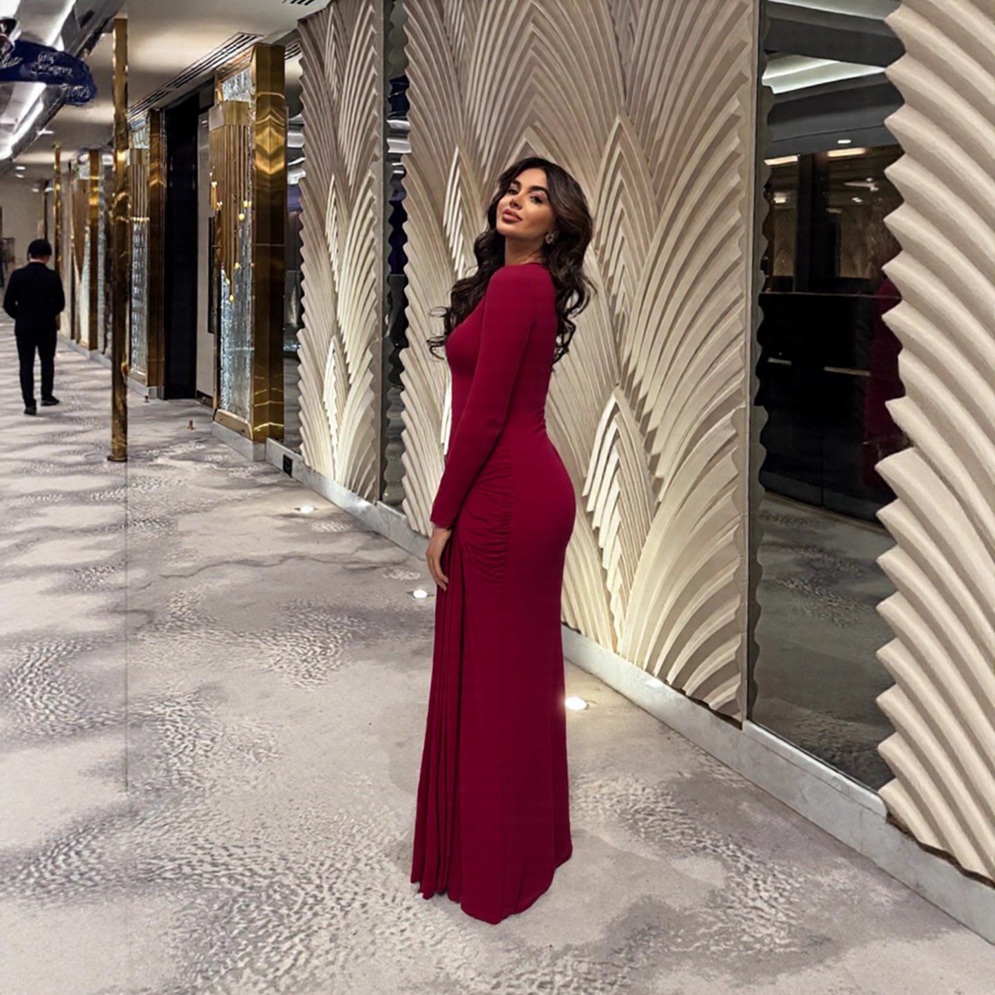 Women’s Long Sleeve Sheath Dress – Body-Hugging Crew Neck Fashion Dress